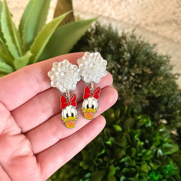 Daisy Duck Floral Earrings - Picture 3 of 4